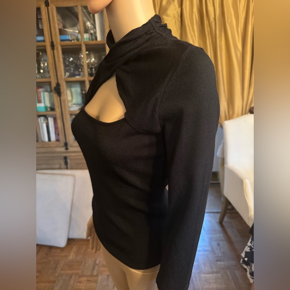 Great Black Karen Millen cutout sweater, size 2 (small-medium) - Picture 3 of 7